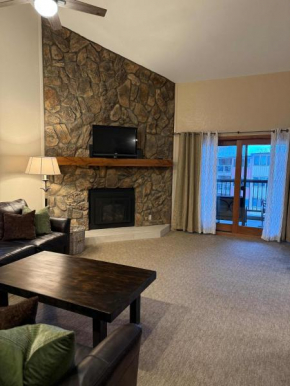 Cozy 2BDR with Stunning Location Near Town and Lifts Breckenridge